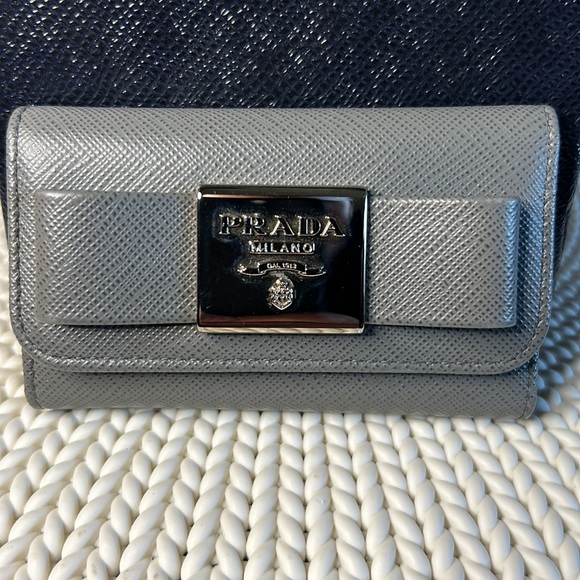 Authentic Prada Saffiano Ribbon Key Wallet - Picture 2 of 10